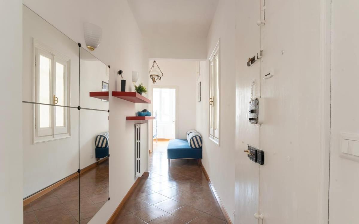 Henry's House - Via Palestro 4 Apartment *